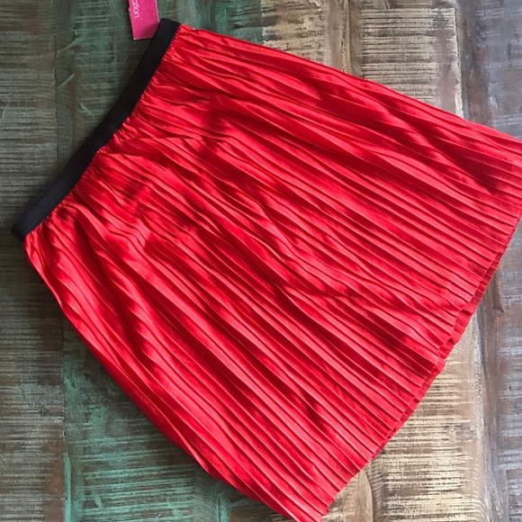 Dresses & Skirts - ❤️Exhilaration skirt‎ NWT